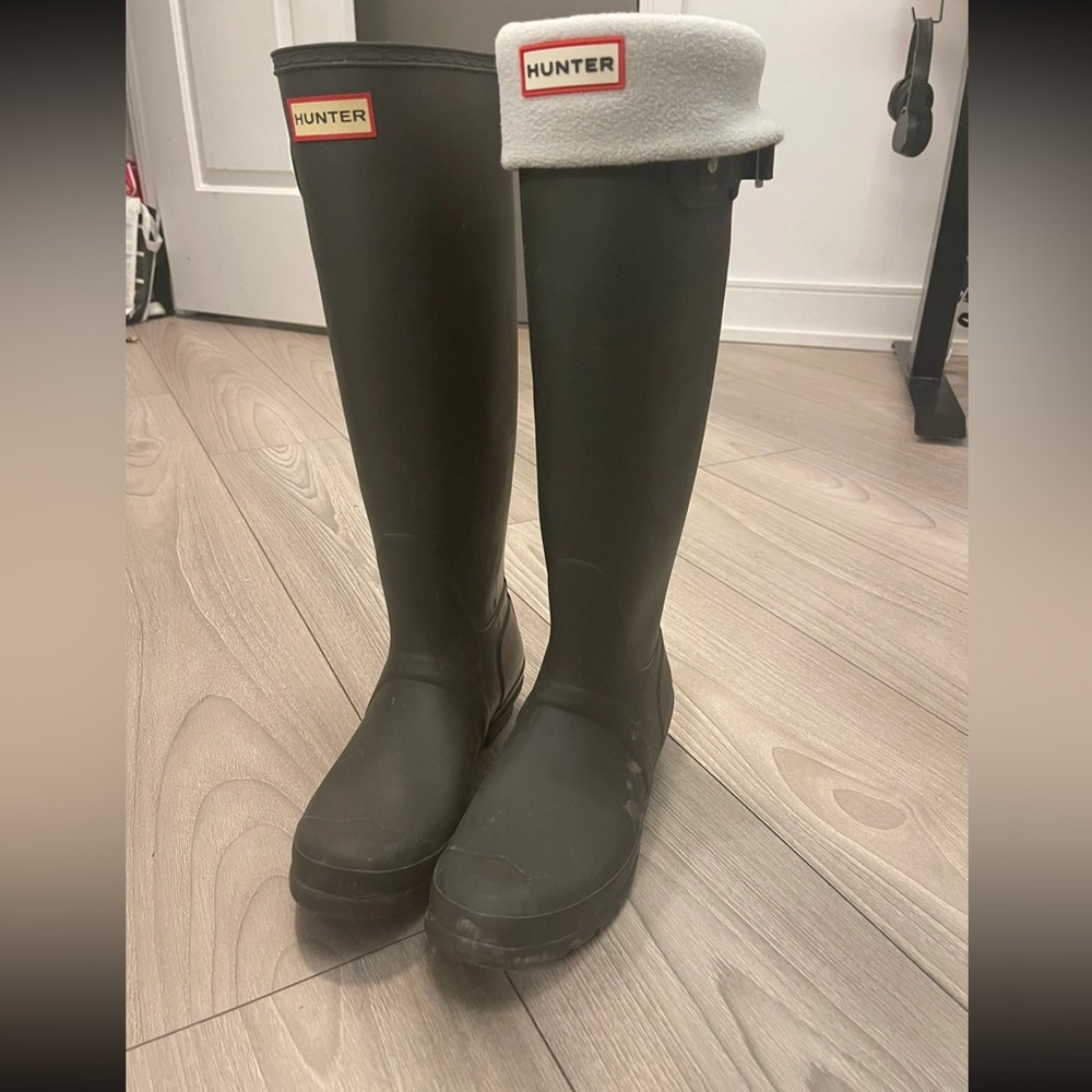 Hunter Tall Boots in Grey and Hunter Tall Boot Socks in White, size 8